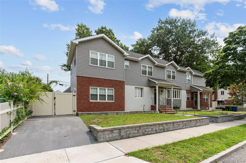 8015 Little Neck Parkway Glen Oaks, NY 11004