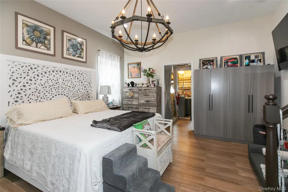 8015 Little Neck Parkway Glen Oaks, NY 11004