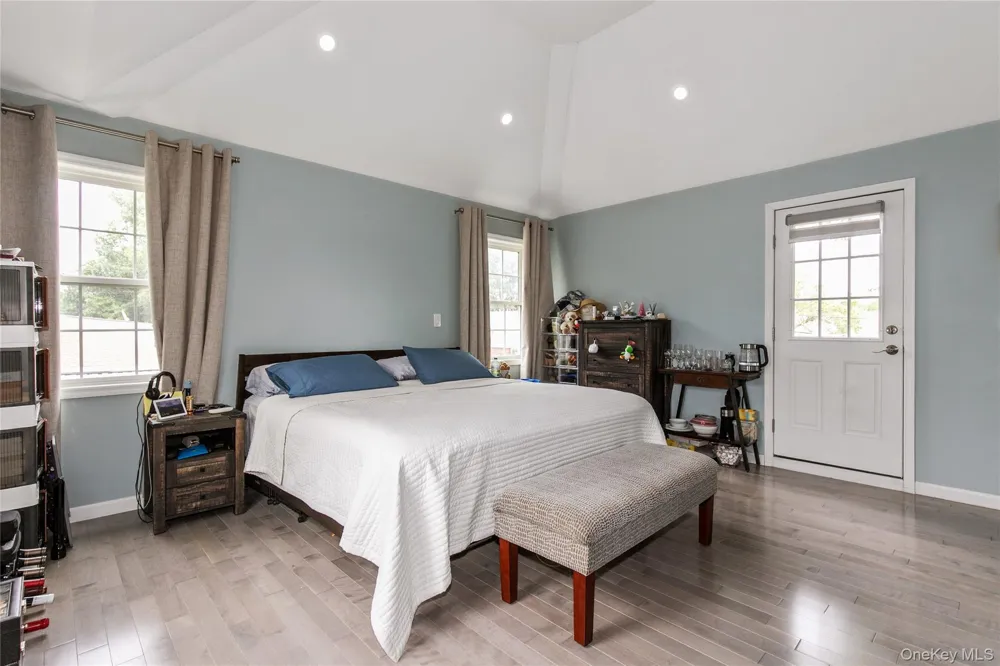 8015 Little Neck Parkway Glen Oaks, NY 11004