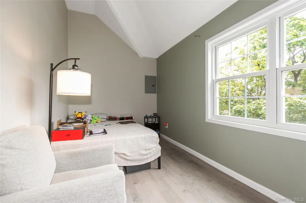 8015 Little Neck Parkway Glen Oaks, NY 11004