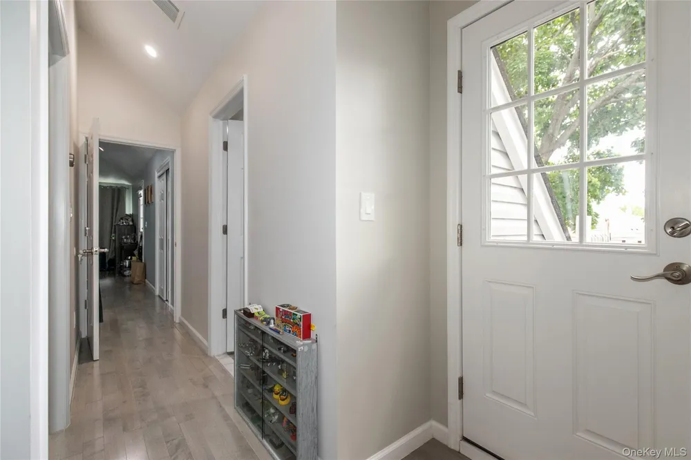 8015 Little Neck Parkway Glen Oaks, NY 11004