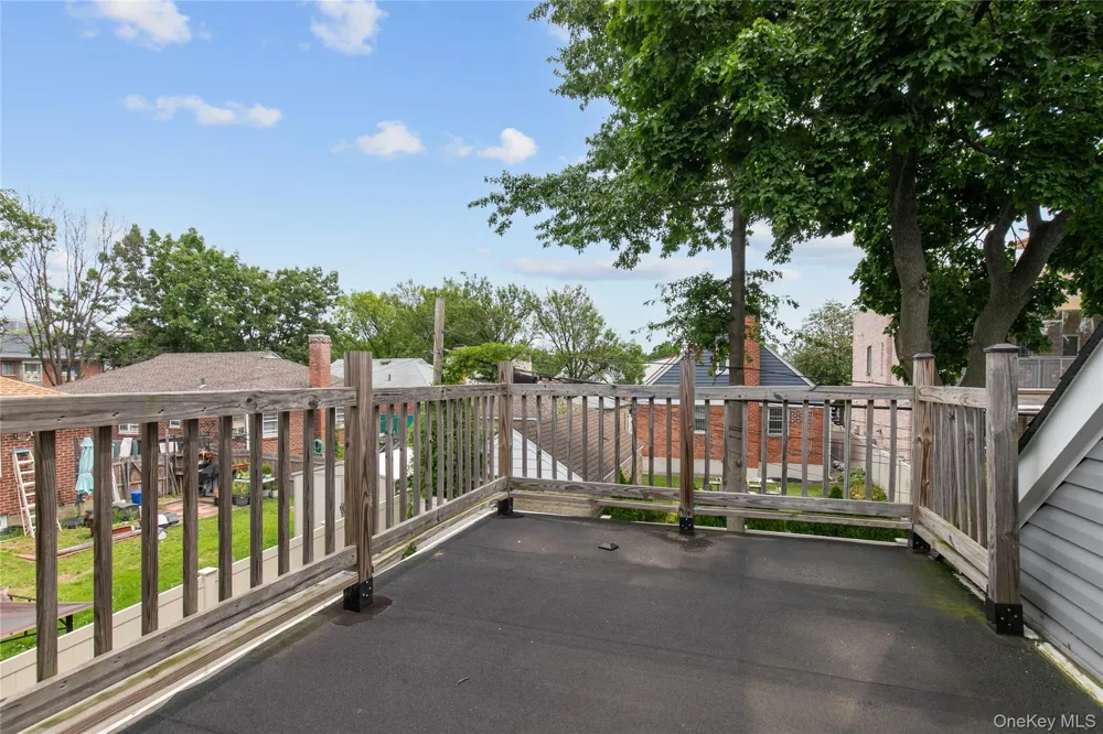 8015 Little Neck Parkway Glen Oaks, NY 11004
