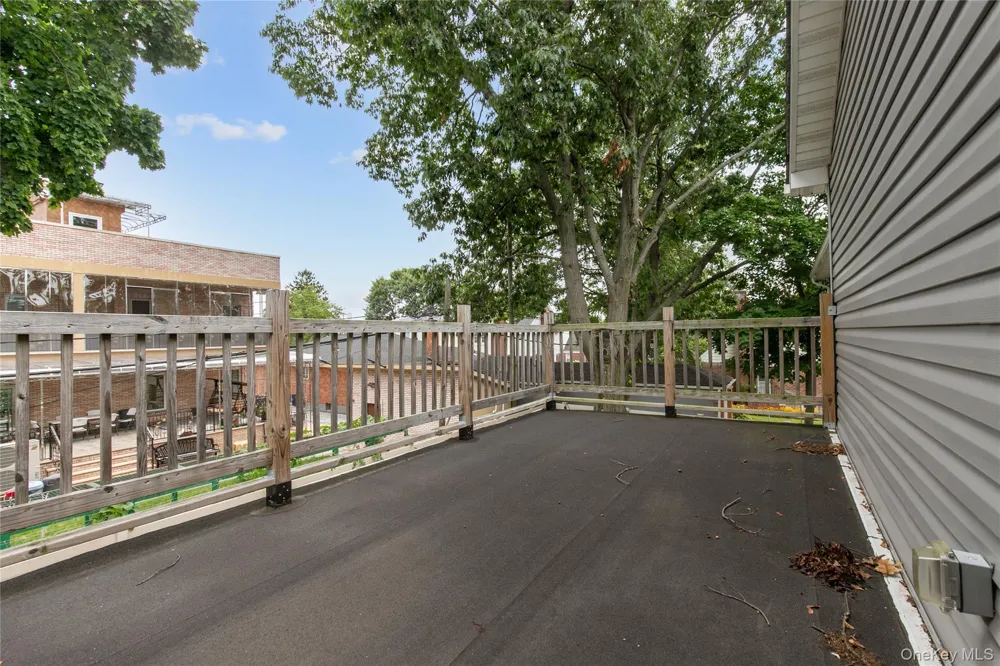 8015 Little Neck Parkway Glen Oaks, NY 11004
