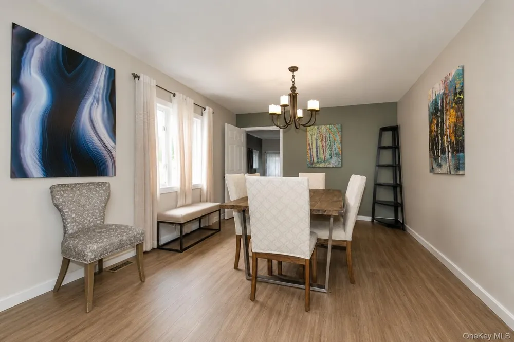 8015 Little Neck Parkway Glen Oaks, NY 11004
