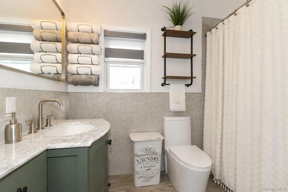 8015 Little Neck Parkway Glen Oaks, NY 11004