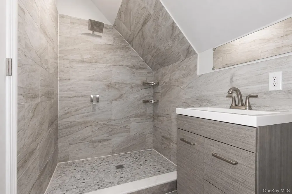8015 Little Neck Parkway Glen Oaks, NY 11004