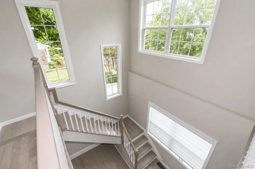 8015 Little Neck Parkway Glen Oaks, NY 11004
