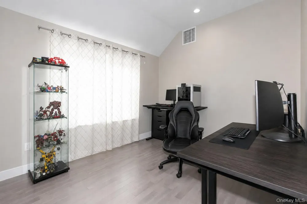 8015 Little Neck Parkway Glen Oaks, NY 11004
