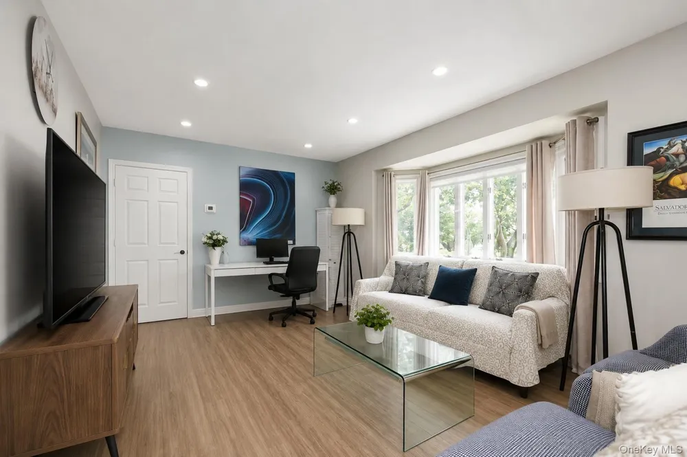 8015 Little Neck Parkway Glen Oaks, NY 11004