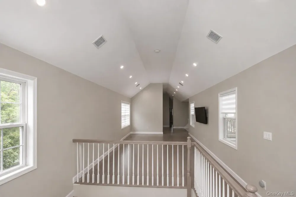 8015 Little Neck Parkway Glen Oaks, NY 11004