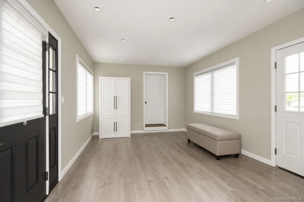8015 Little Neck Parkway Glen Oaks, NY 11004