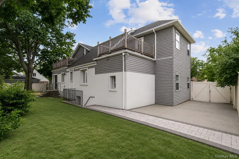 8015 Little Neck Parkway Glen Oaks, NY 11004