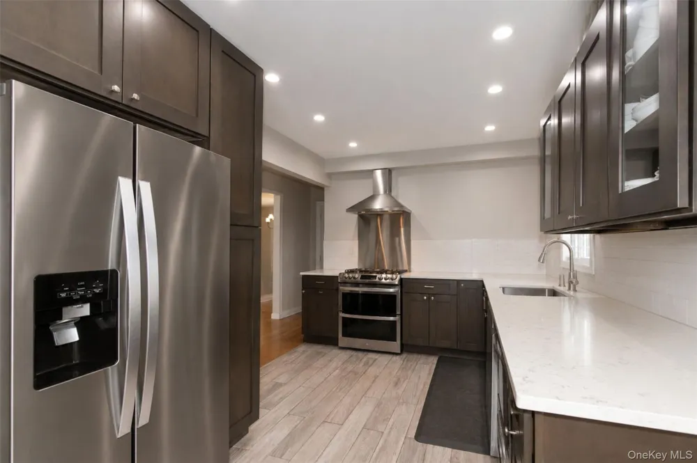 8015 Little Neck Parkway Glen Oaks, NY 11004