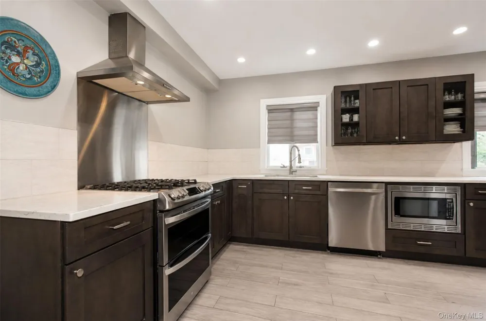 8015 Little Neck Parkway Glen Oaks, NY 11004