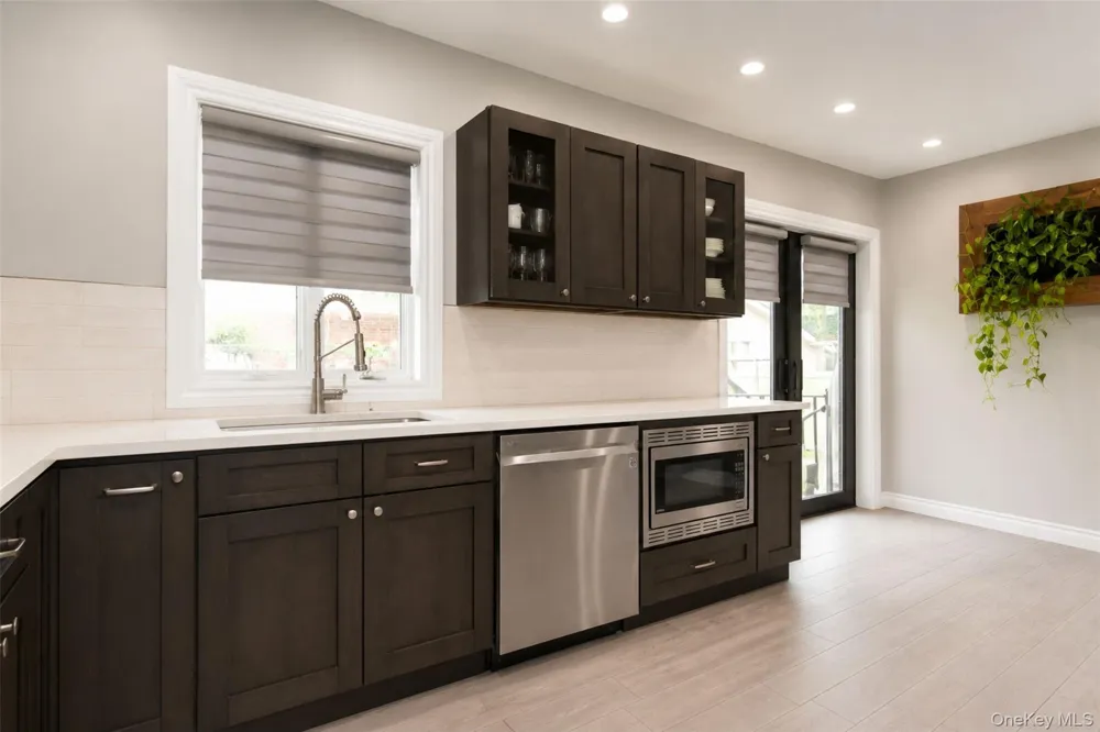 8015 Little Neck Parkway Glen Oaks, NY 11004