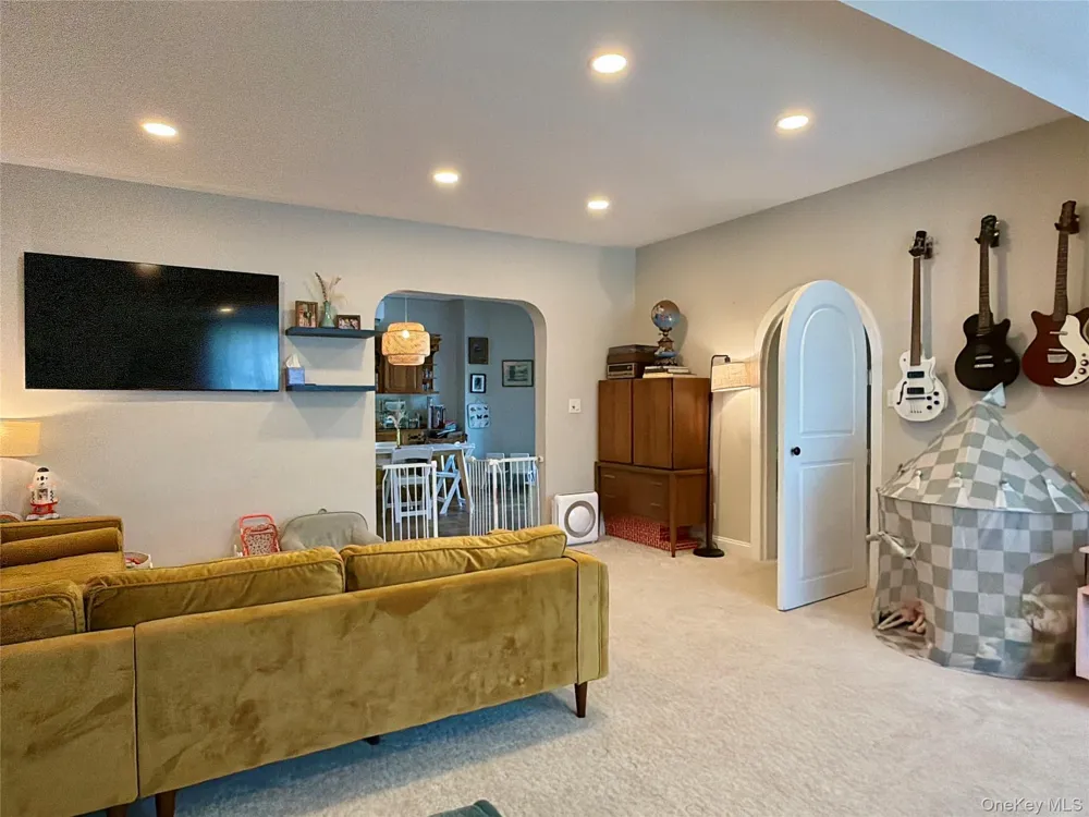 646 W Beech Street #Lower Long Beach, NY 11561