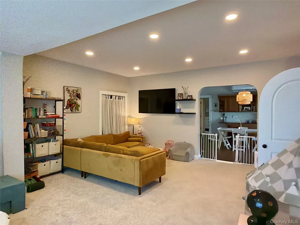 646 W Beech Street #Lower Long Beach, NY 11561