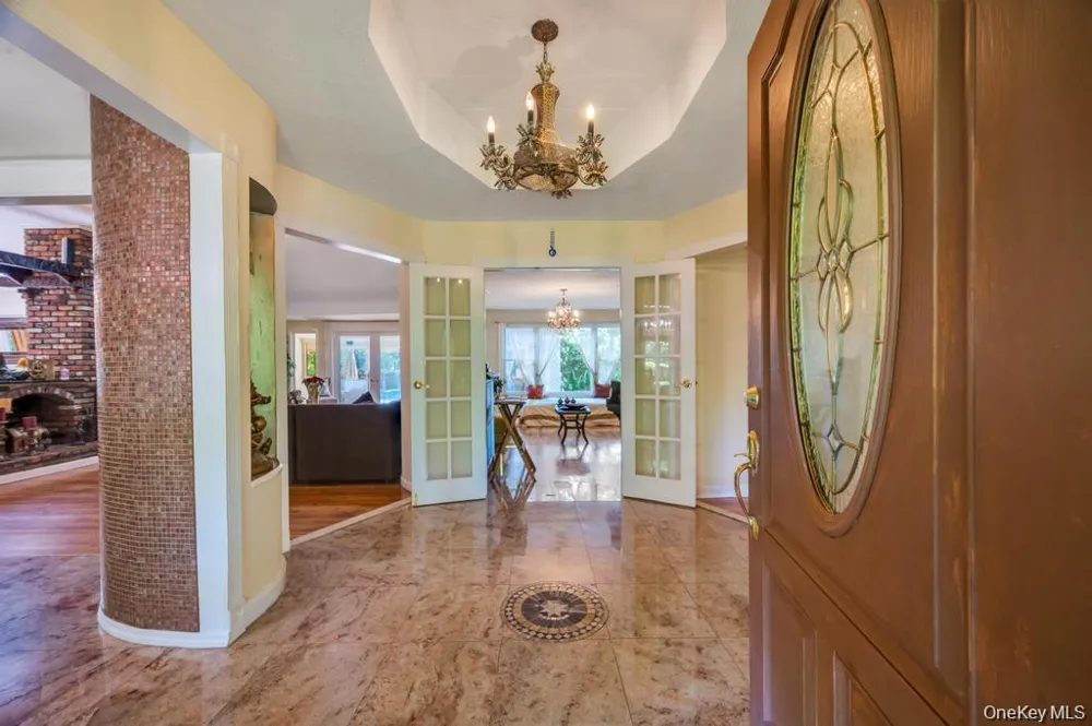 28 Penn Drive Dix Hills, NY 11746