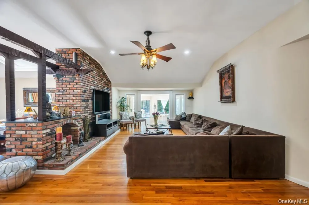 28 Penn Drive Dix Hills, NY 11746