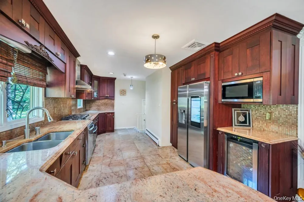 28 Penn Drive Dix Hills, NY 11746