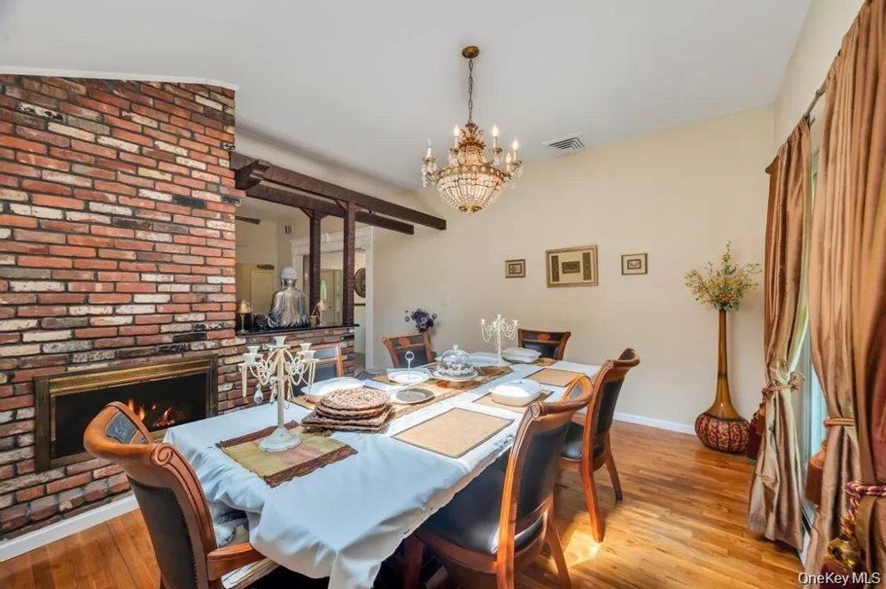 28 Penn Drive Dix Hills, NY 11746