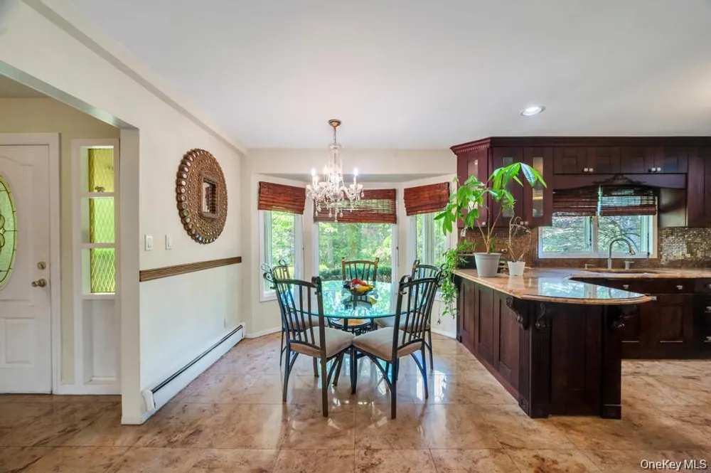 28 Penn Drive Dix Hills, NY 11746