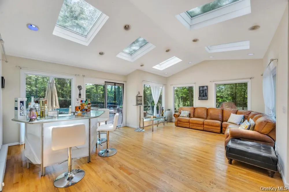 28 Penn Drive Dix Hills, NY 11746