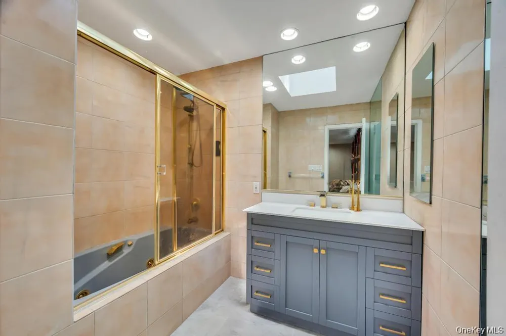 28 Penn Drive Dix Hills, NY 11746