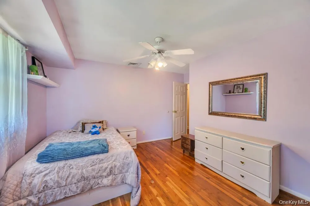 28 Penn Drive Dix Hills, NY 11746
