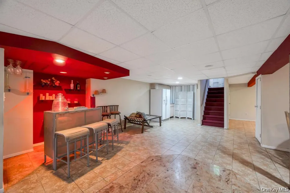 28 Penn Drive Dix Hills, NY 11746