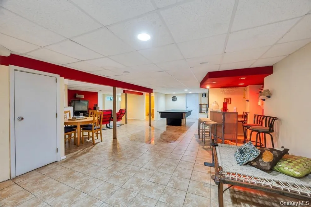 28 Penn Drive Dix Hills, NY 11746