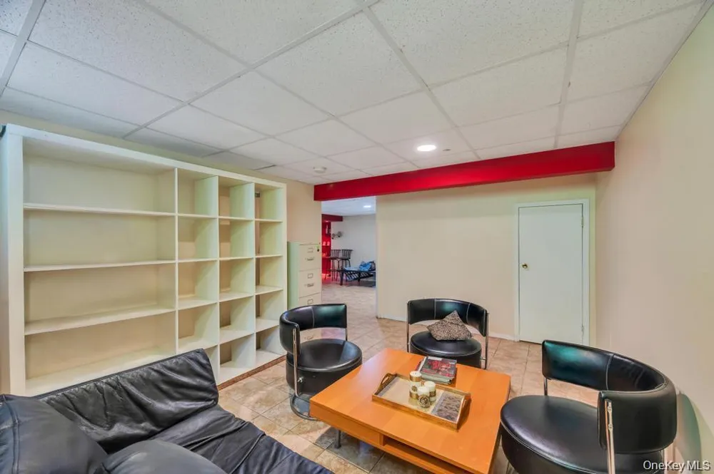 28 Penn Drive Dix Hills, NY 11746
