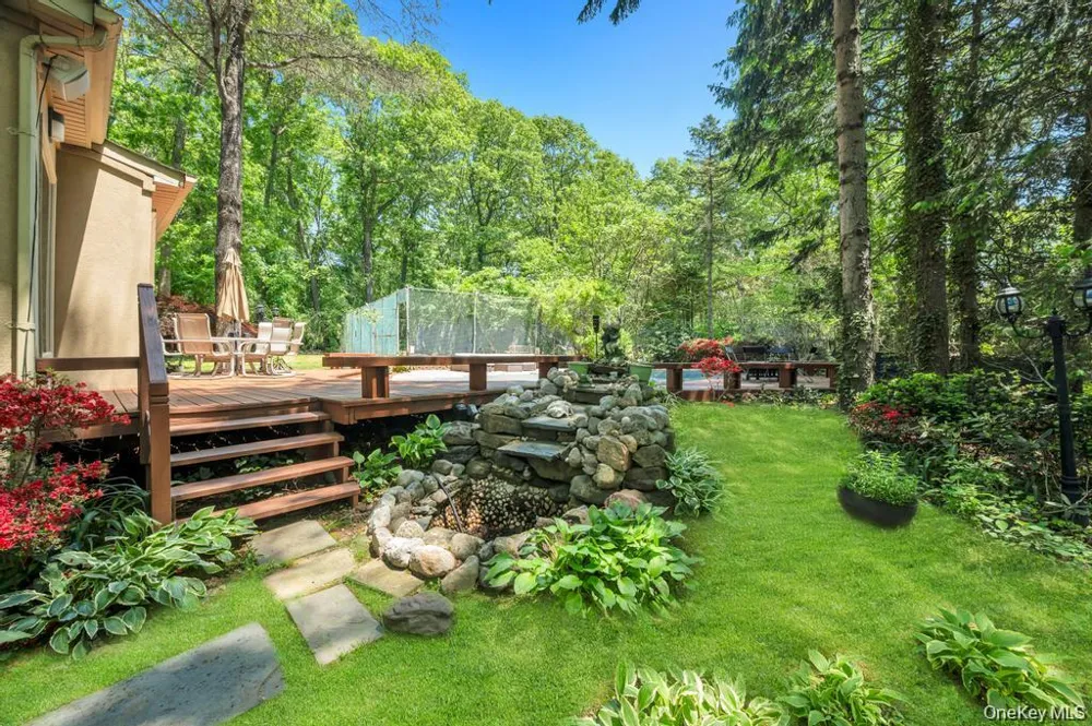 28 Penn Drive Dix Hills, NY 11746