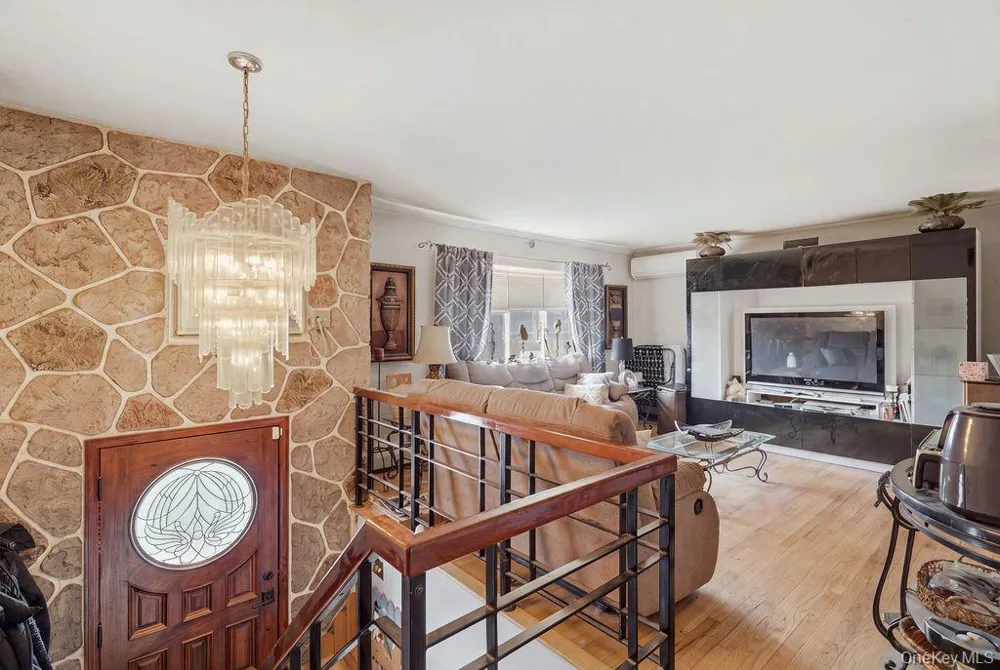 165 Meister Boulevard Freeport, NY 11520