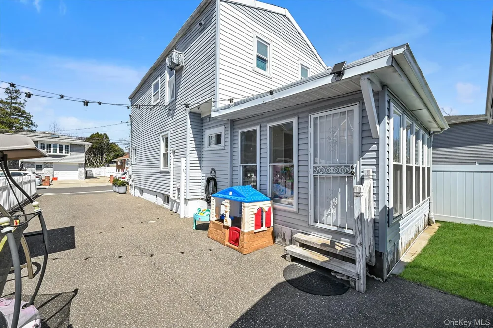 187 Memphis Avenue South Floral Park, NY 11001