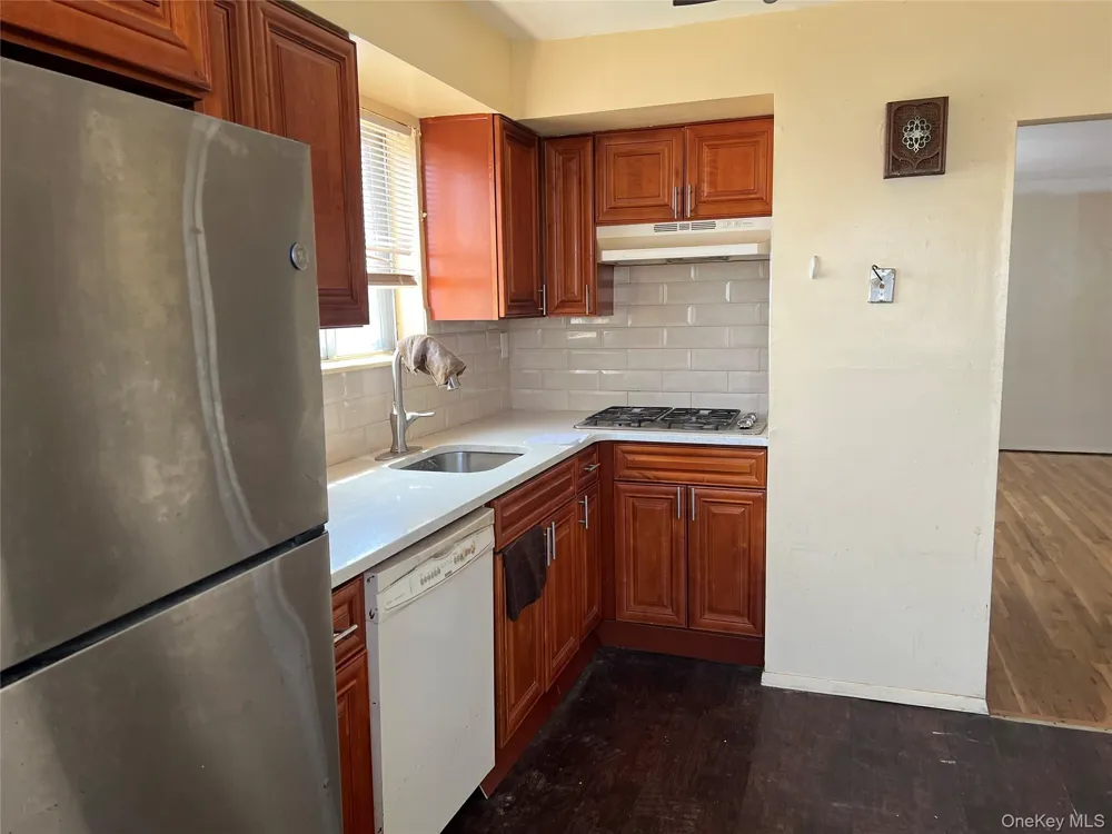18604 140th Avenue Springfield Gardens, NY 11413