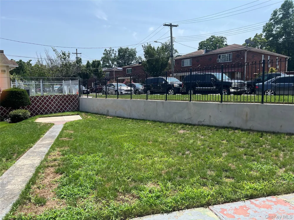 18604 140th Avenue Springfield Gardens, NY 11413