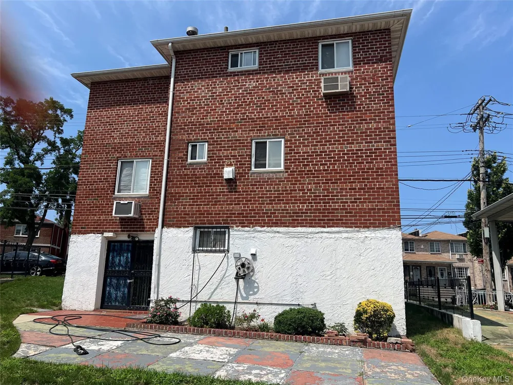 18604 140th Avenue Springfield Gardens, NY 11413