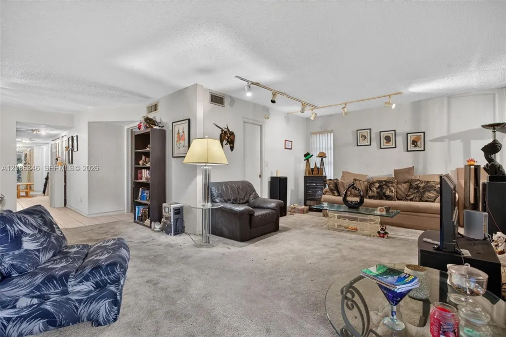 3772 Inverrary Blvd #101 Lauderhill, FL 33319