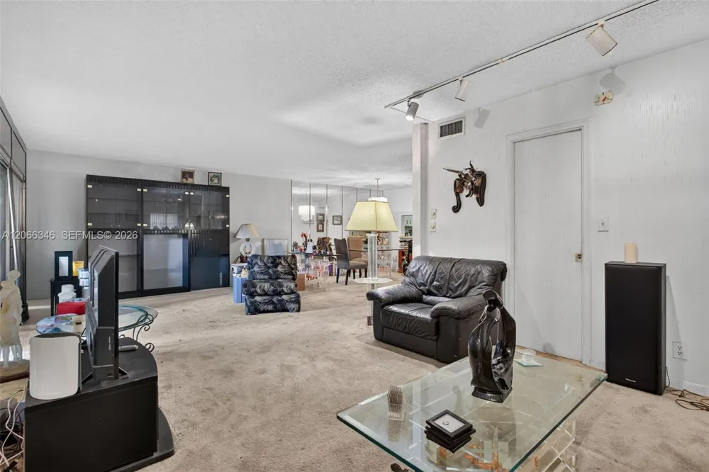 3772 Inverrary Blvd #101 Lauderhill, FL 33319