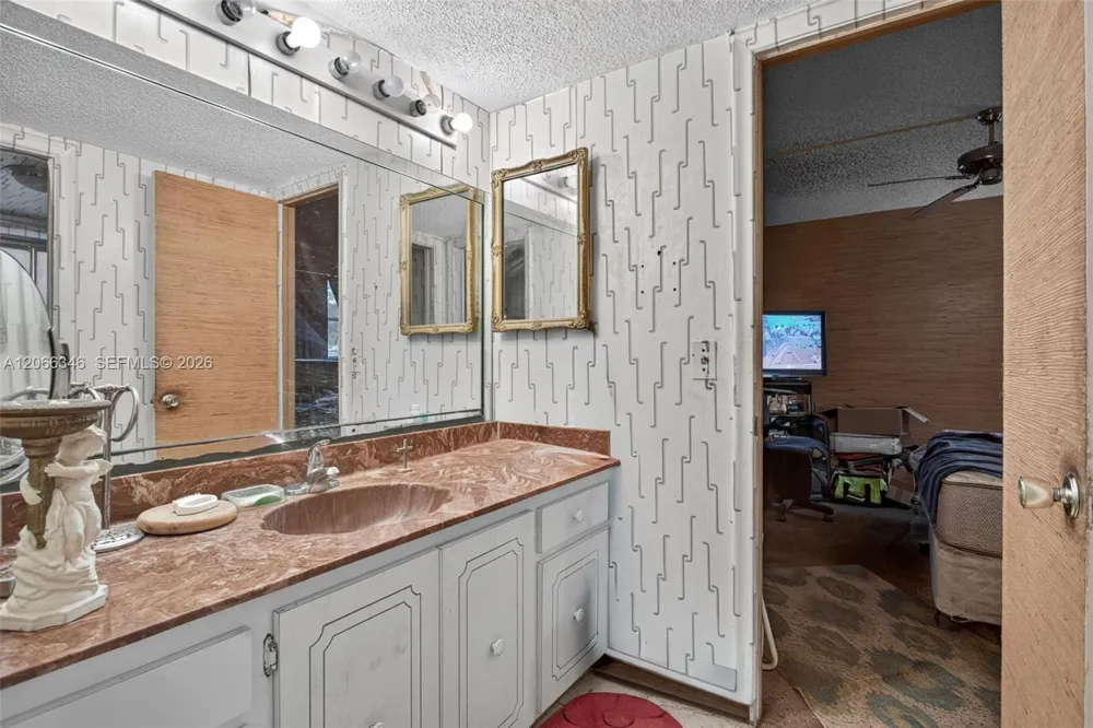 3772 Inverrary Blvd #101 Lauderhill, FL 33319
