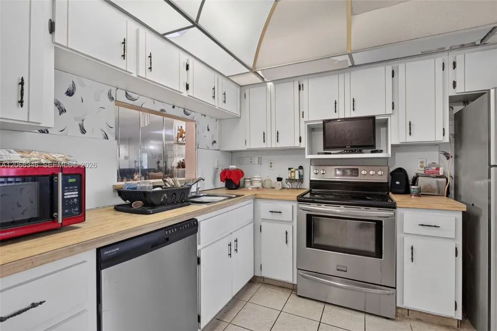 3772 Inverrary Blvd #101 Lauderhill, FL 33319