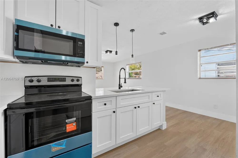 1583 NE 152nd St North Miami Beach, FL 33162