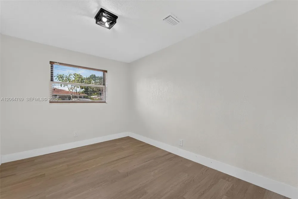 1583 NE 152nd St North Miami Beach, FL 33162