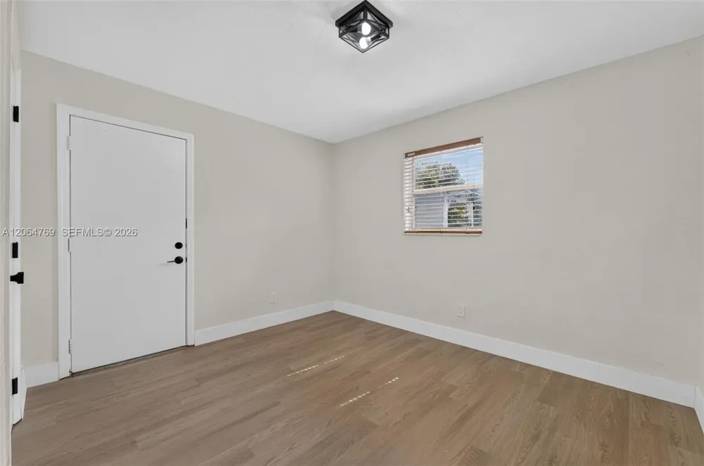 1583 NE 152nd St North Miami Beach, FL 33162