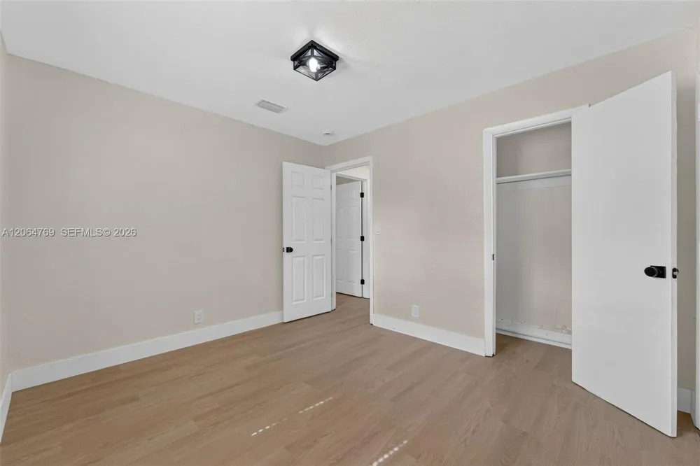 1583 NE 152nd St North Miami Beach, FL 33162