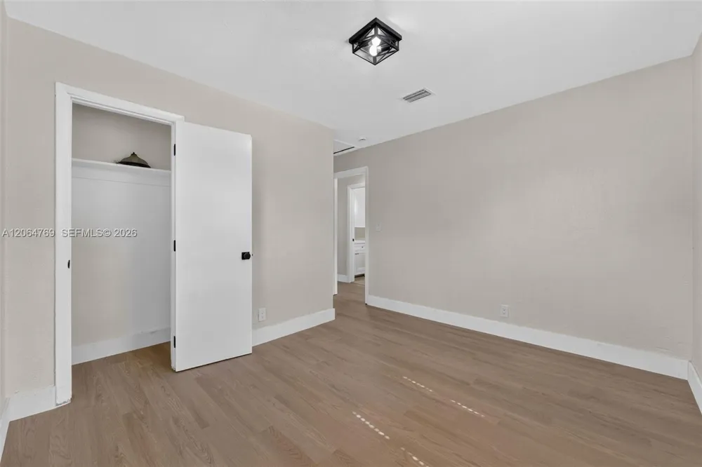 1583 NE 152nd St North Miami Beach, FL 33162