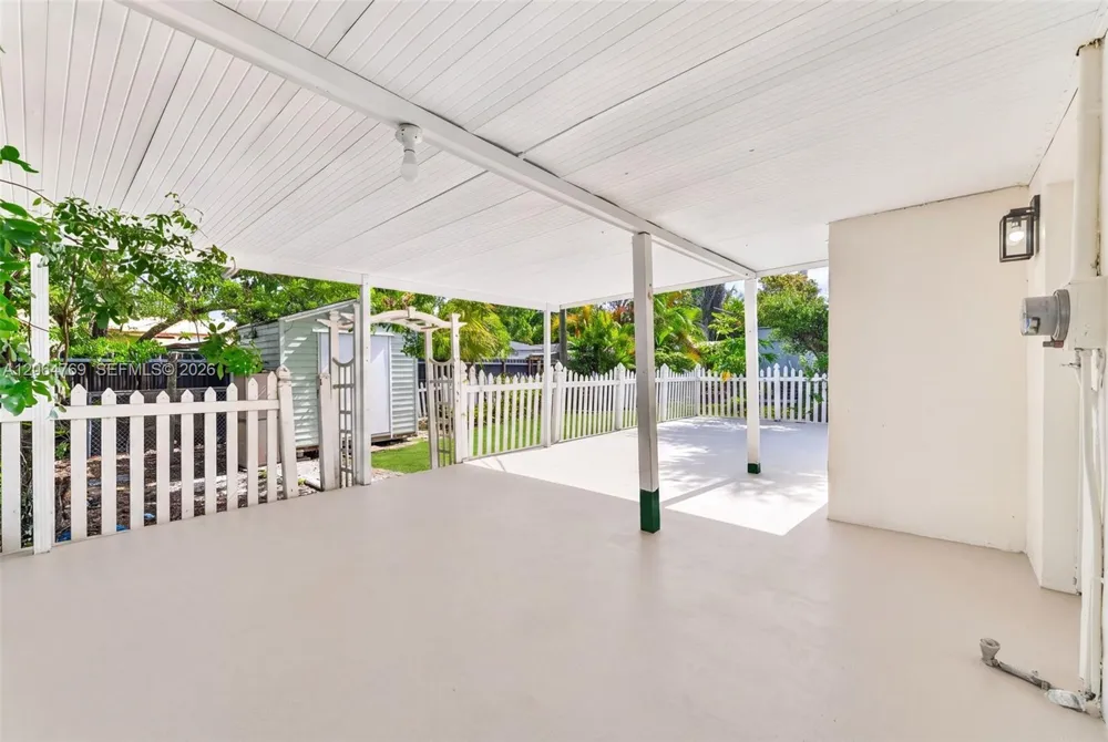 1583 NE 152nd St North Miami Beach, FL 33162