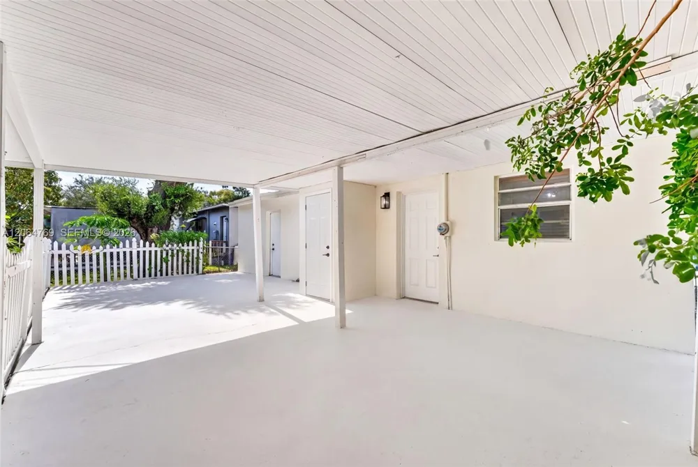 1583 NE 152nd St North Miami Beach, FL 33162