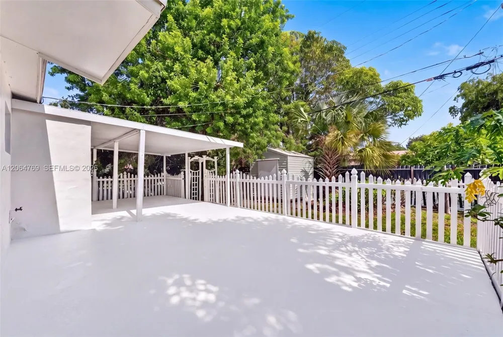 1583 NE 152nd St North Miami Beach, FL 33162